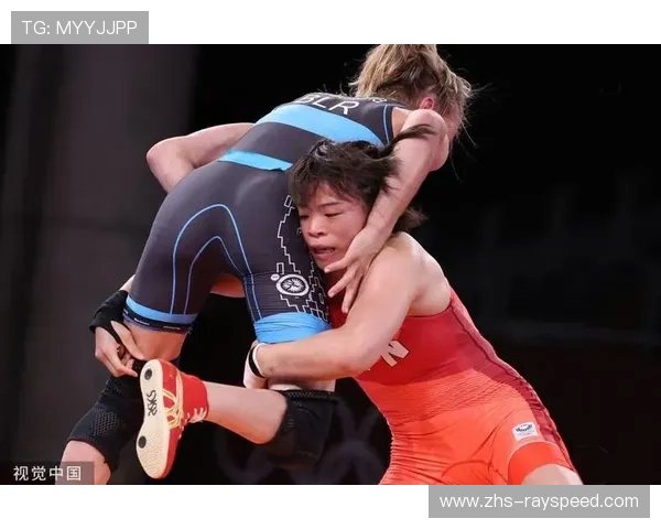 巴楚县首届“迎春杯”全疆摔跤邀请赛决赛上演力量对决,80公斤以上级选手展开激烈缠斗 巴楚县首届“迎春杯”全疆摔跤邀请赛决赛上演力量对决,80公斤以上级选手展开激烈缠斗